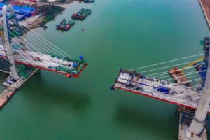 Cầu Hoàng Gia hợp long ngày 15/3 và thông xe tháng 8/2025 sẽ là cột mốc quan trọng giúp gia tăng giá trị của Vinhomes Royal Island.