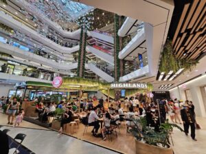 Bên trong TTTM Vincom Mega Mall Grand Park (TP. Thủ Đức 9, TP.HCM)