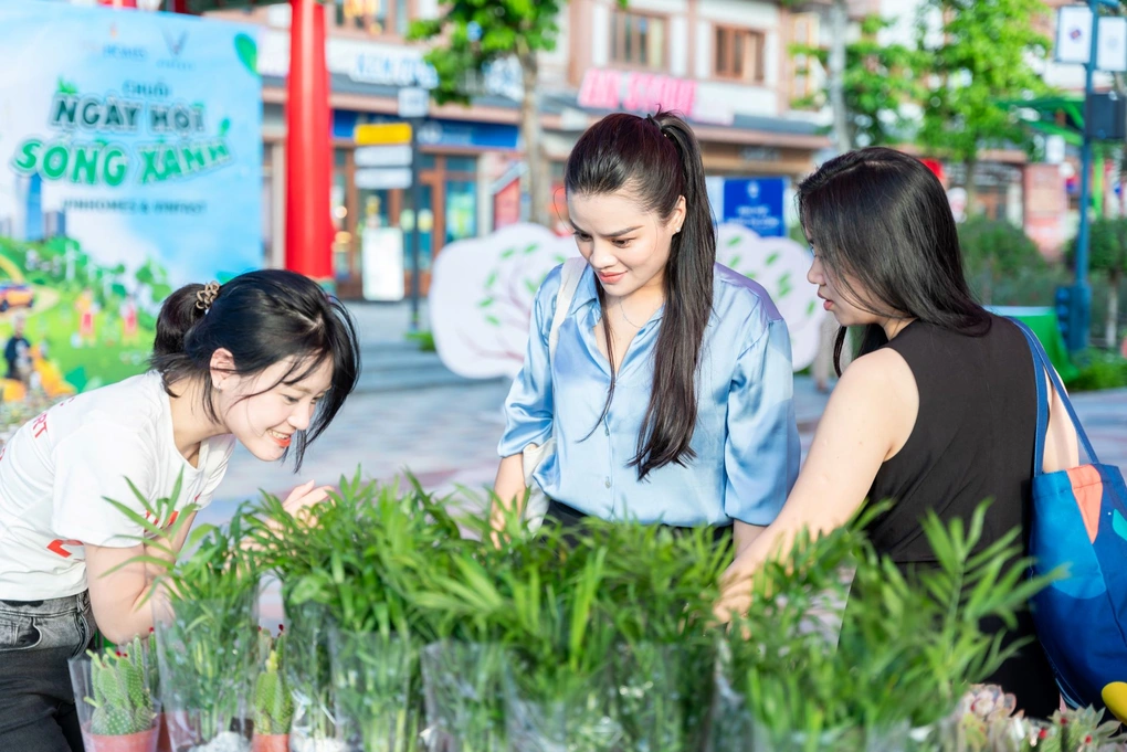 Với các hoạt động đa dạng như đổi đồ cũ lấy quà, workshop trồng cây xanh,… Vingroup thúc đẩy lối sống xanh từ bên trong hệ sinh thái cho đến ngoài cộng đồng.