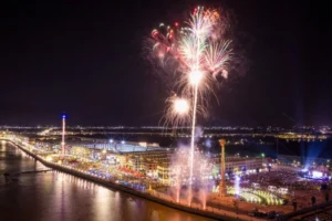 Việc gần kề các tiện ích vui chơi, giải trí đẳng cấp giúp Royal Boulevard đón hàng triệu lượt khách đổ về mỗi năm.