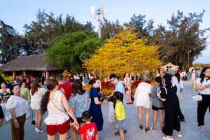 Lượng khách đông và duy trì ổn định trước và sau Tết cho thấy rõ tiềm năng thương mại và du lịch của siêu đô thị.