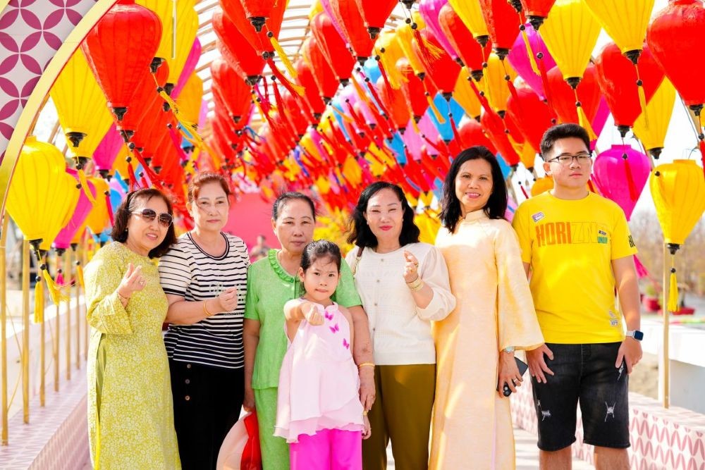 Với chuỗi hoạt động đa dạng, Green Paradie Tet Fest thu hút đông đảo du khách ở nhiều độ tuổi