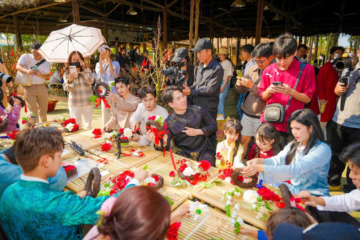 Không khí rộn ràng tại nhiều điểm vui chơi check-in