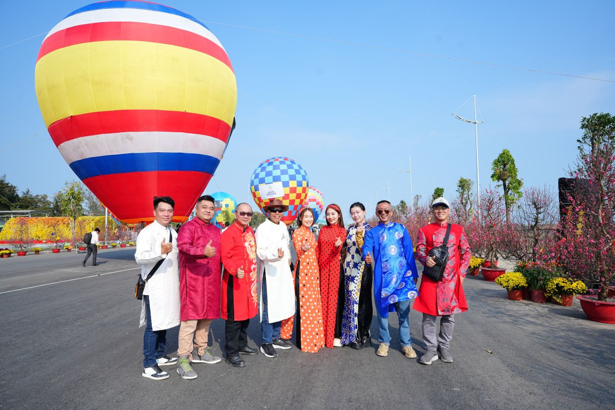 Du xuân trên không tại Cần Giờ
