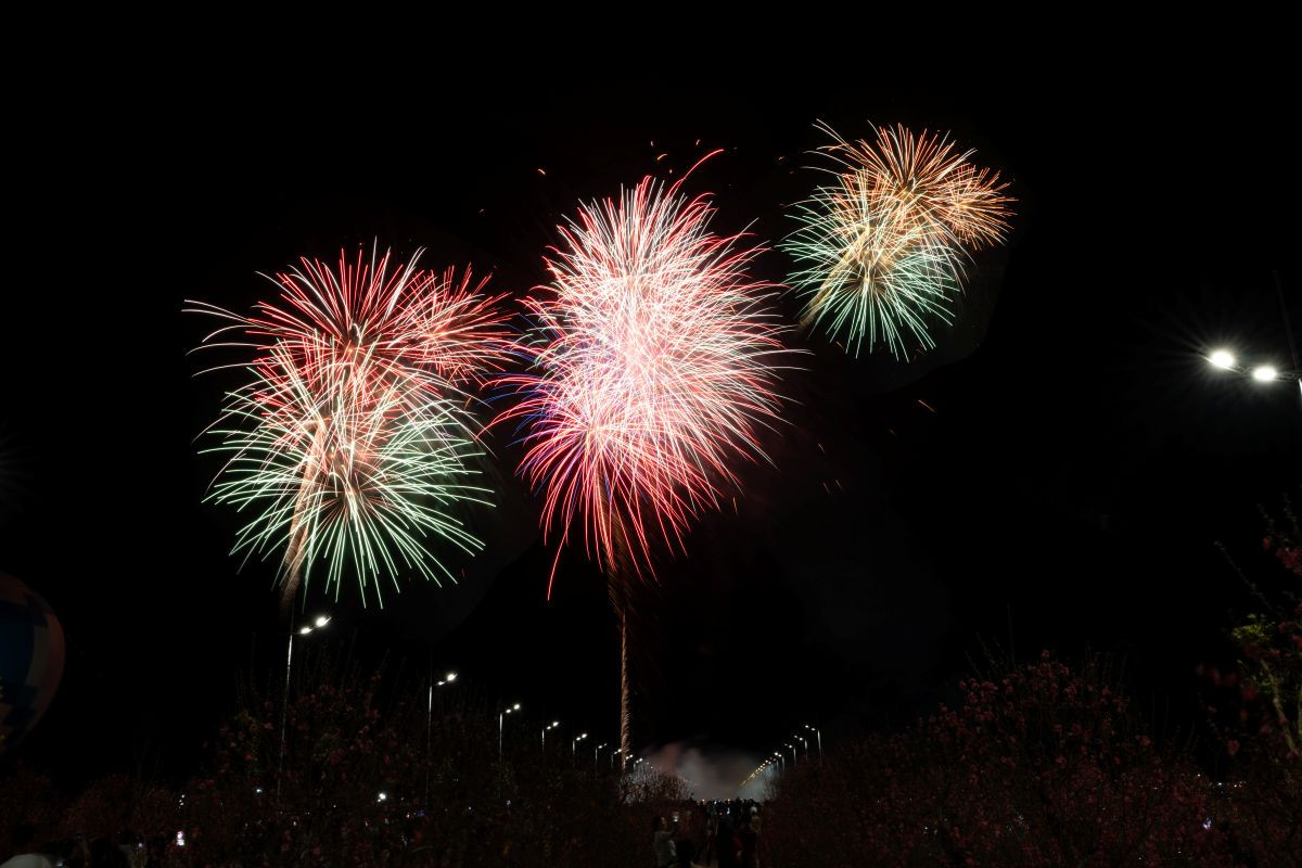 Pháo hoa ngập trời tại Cần Giờ