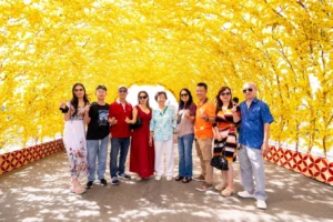 Đông đảo du khách đến du xuân