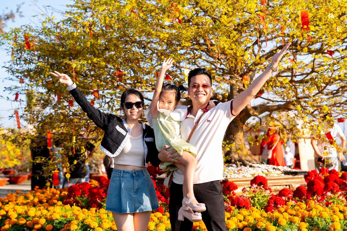 Những ngày đầu năm mới, quảng trường biển Cần Giờ ken đặc người tham gia lễ hội với chuỗi hoạt động nghệ thuật, giải trí kéo dài suốt cả ngày