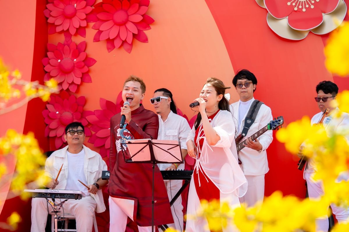 Mở cửa từ ngày 7/2, Green Paradise Tet Fest vẫn duy trì được dòng khách đông đúc mỗi ngày