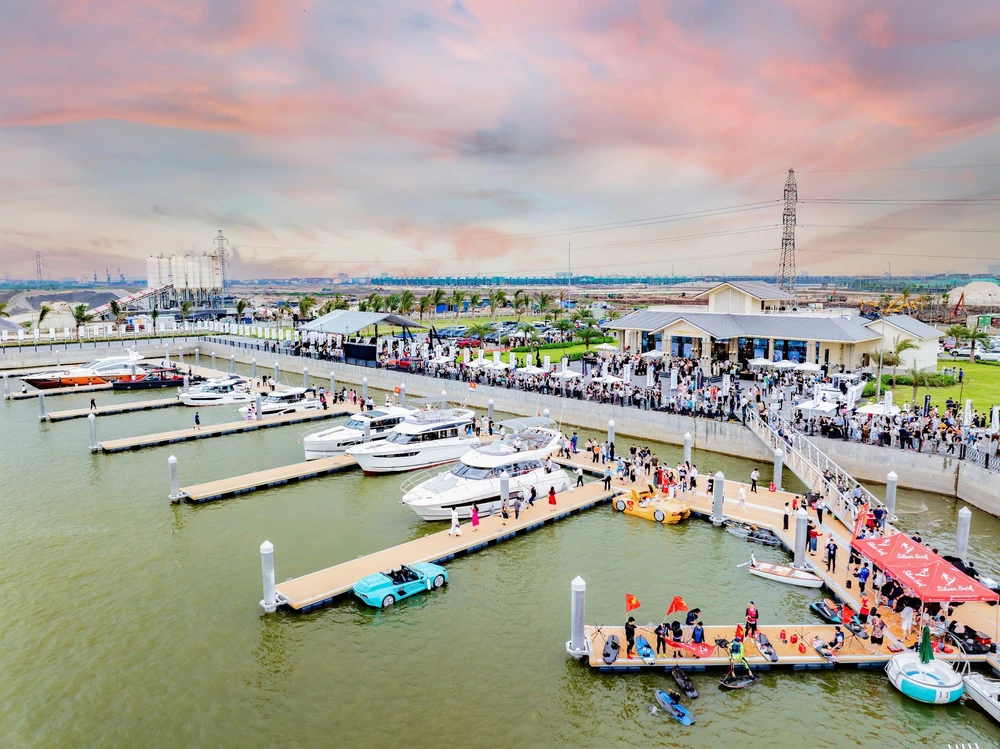 Bên du thuyền Royal Marina mở ra một hướng tiếp cận mới cho Vinhomes Royal Island
