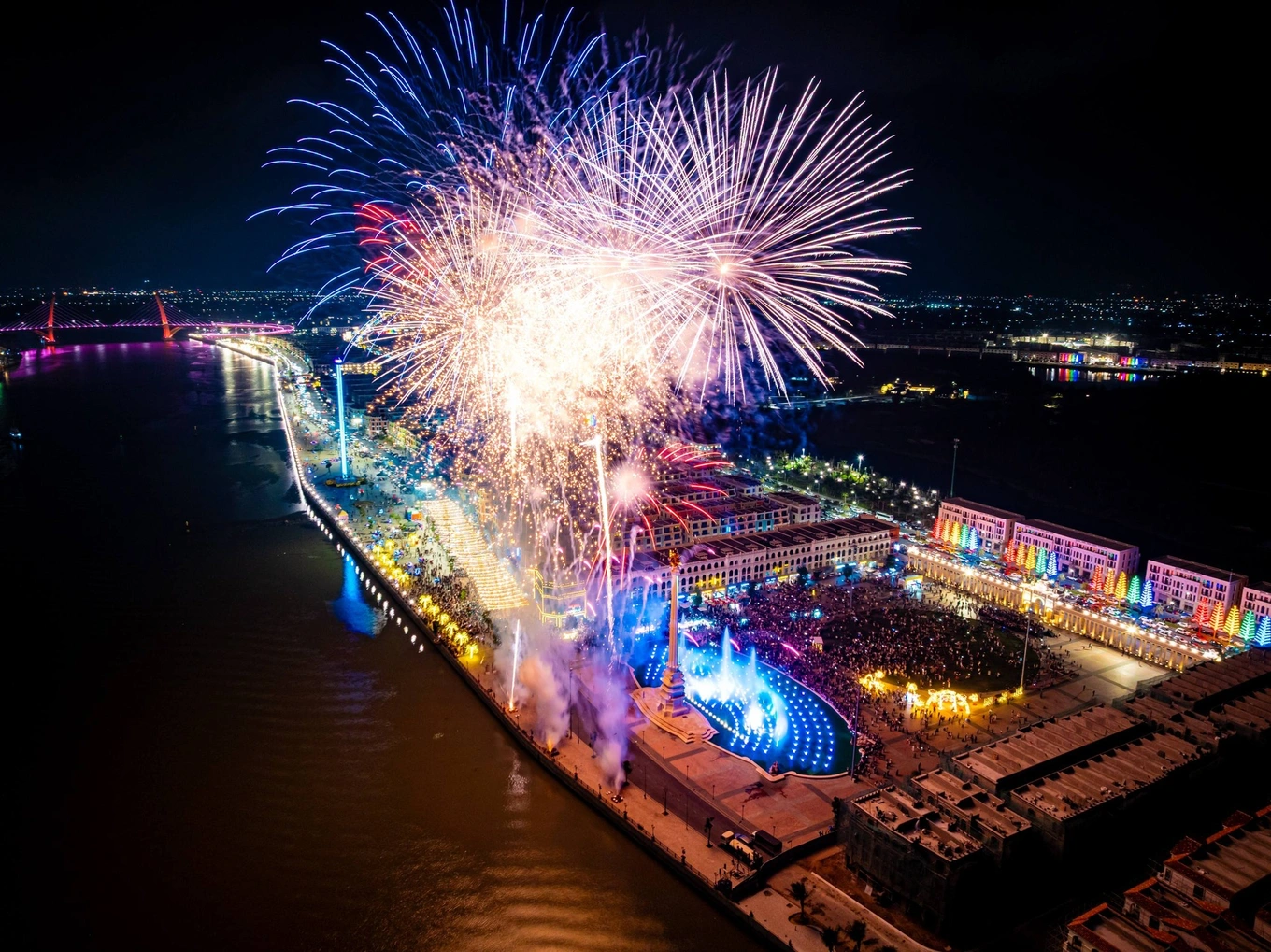 Royal Boulevard nằm cạnh quảng trường châu Âu của đảo Vũ Yên, nơi hội tụ các hoạt động văn hóa, giải trí sôi động (Ảnh- CĐT).