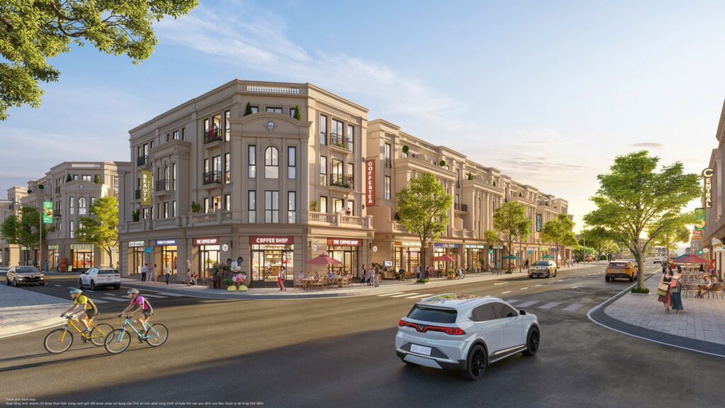 Shophouse nằm ngay trục đại lộ đón lượng khách hàng đều đặn, mang đến doanh thu vượt trội Lợi thế này được cộng hưởng khi các căn nằm trên trục đại lộ rộng 24-40m, giao thông luôn thông thoáng, xe ra vào thuận tiện và dễ dàng dừng đỗ. Trong bối cảnh nhiều tuyến phố trung tâm gặp hạn chế về tiếp cận, yếu tố hạ tầng này trở thành điều kiện quan trọng để duy trì hoạt động kinh doanh ổn định.