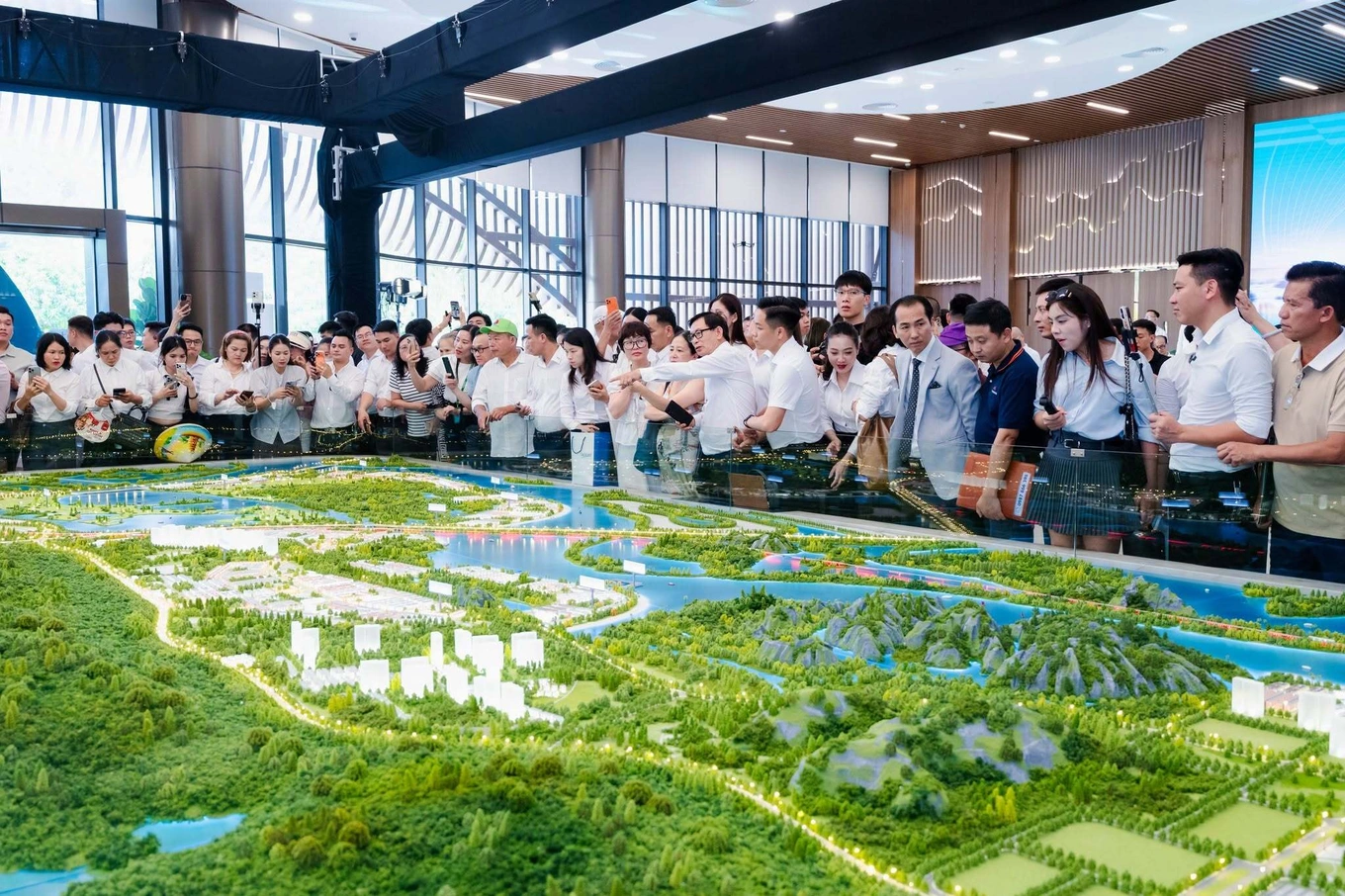 Ngày càng nhiều khách hàng quan tâm tới khu đô thị Vinhomes Global Gate Hạ Long (Ảnh: Vinhomes).