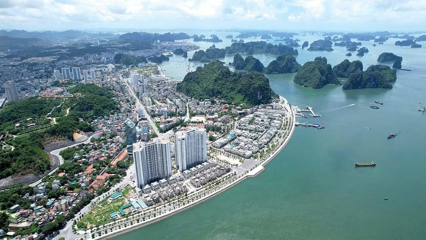 Quảng Ninh phát triển theo mô hình đô thị biển - biên giới - di sản - thông minh, tạo nền tảng thu hút du khách trong nước và quốc tế