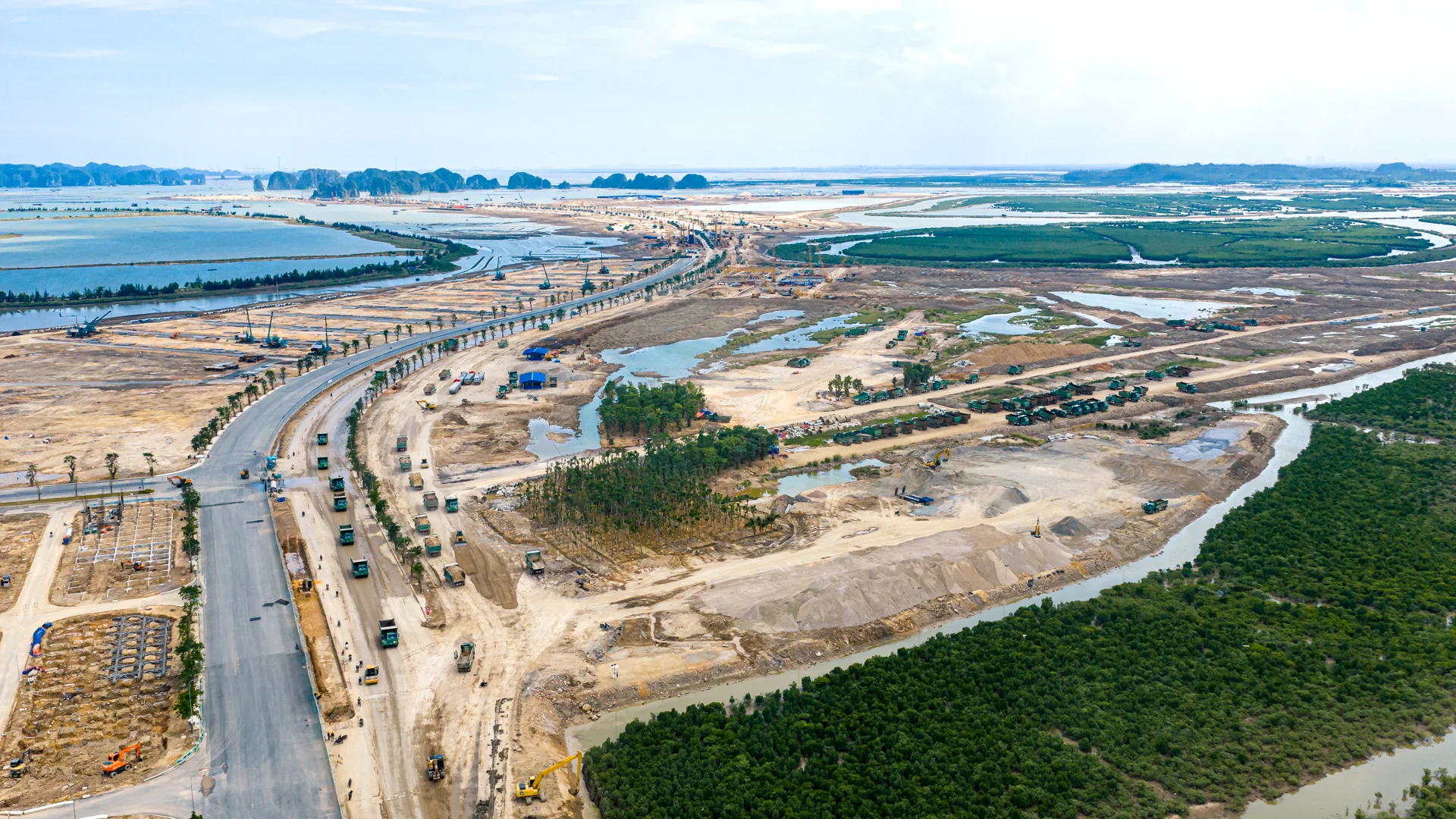 Vinhomes Global Gate Hạ Long không chỉ là một dự án phát triển đô thị thông thường, mà còn mang theo tham vọng kiến tạo một “kỳ quan đô thị” đủ tầm vóc sánh ngang với kỳ quan thiên nhiên liền kề